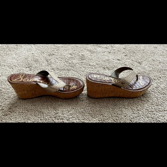 EUC Women’s Sandals - Picture 5 of 9